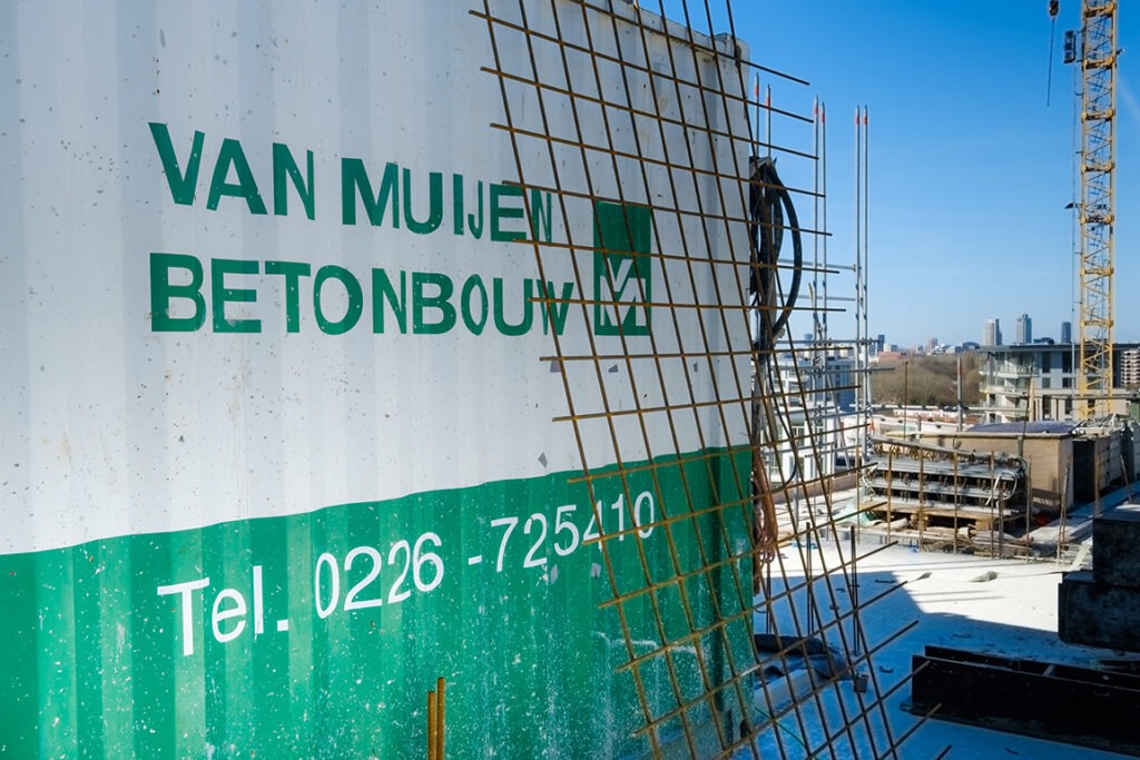 Van Muijen Betonbouw container op de bouwplaats